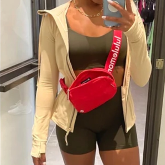 ❤️LULULEMON HOODED DEFINE JACKET *NULU-PROSECCO-10❤️ - Picture 3 of 15